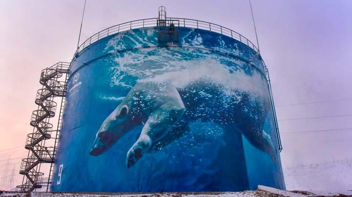 Резервуары промплощадки в Мончегорске украсили масштабные символы Арктики