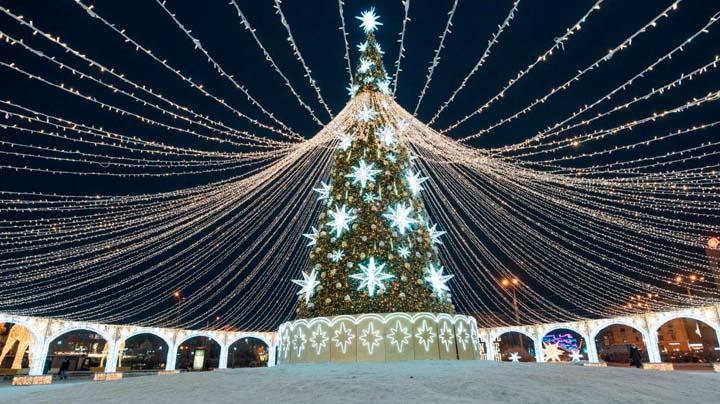 Новогодние елки в Мурманске засияют огнями 10 декабря