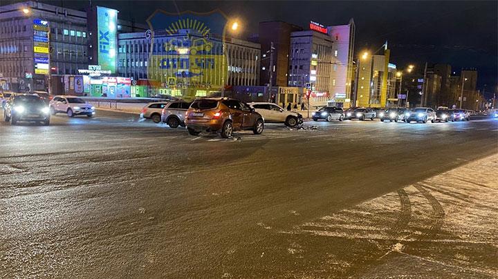 Один водитель пострадал в ДТП с участием трех автомобилей в Мурманске