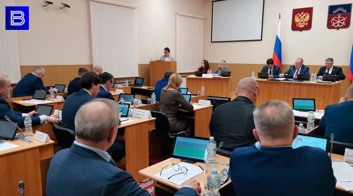 Дума приняла проект закона об областном бюджете на 2023 год в первом чтении