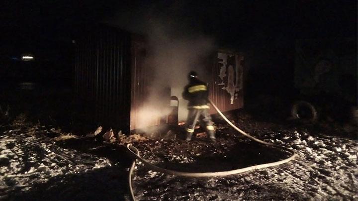 В Териберке потушили пожар на базе отдыха