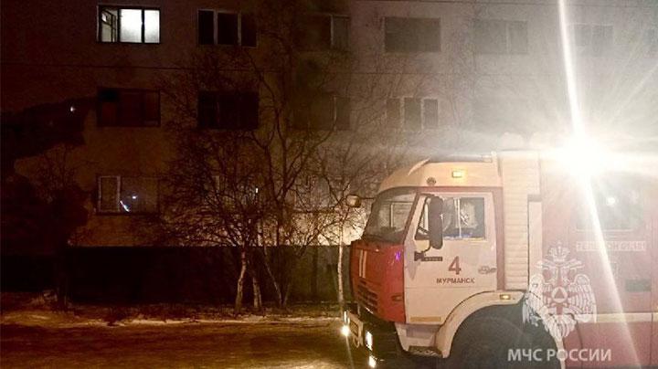 Шесть человек эвакуировали из дома в Мурманске из-за пожара
