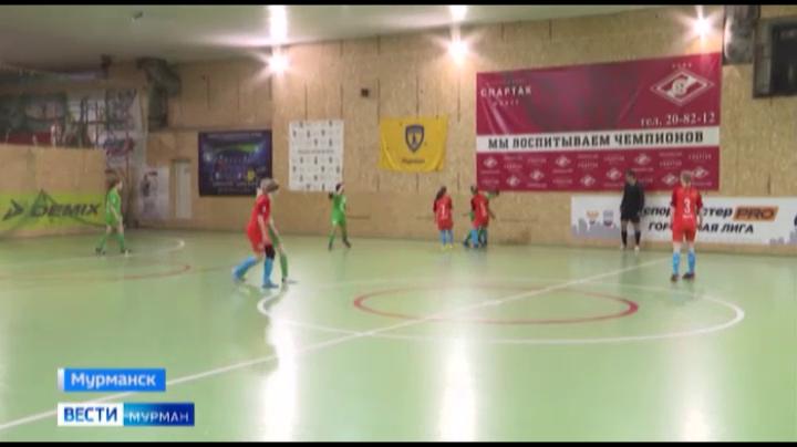 Команды Мончегорска и Печенгского округа разыграли путевки на финал турнира по мини-футболу