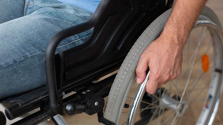 Инвалиды боевых действий с 1 января 2023 года будут получать бесплатное соцобслуживание