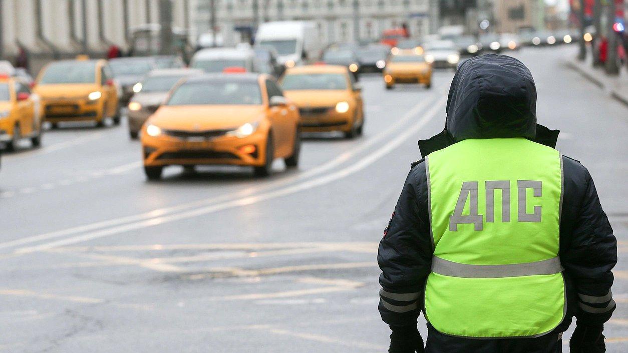 Закон, регулирующий работу такси, приняли в Госдуме
