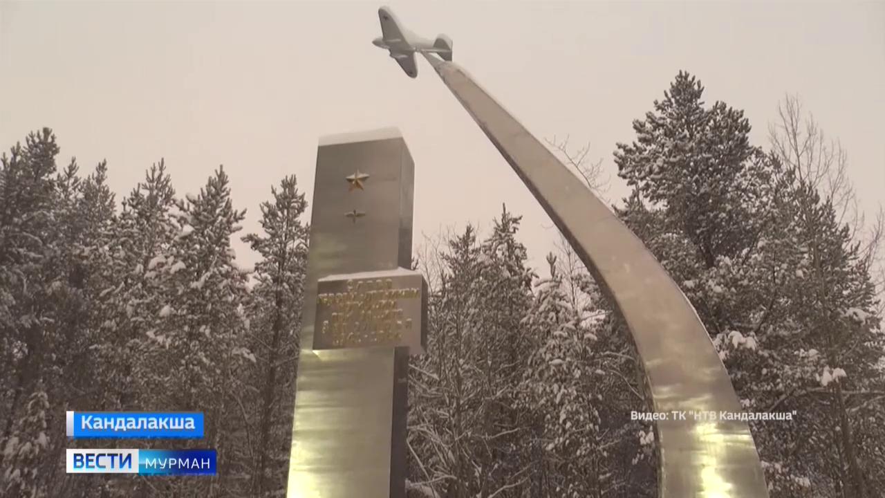 В поселке Белое море открыли обновленный памятник летчикам-героям 7-й воздушной армии