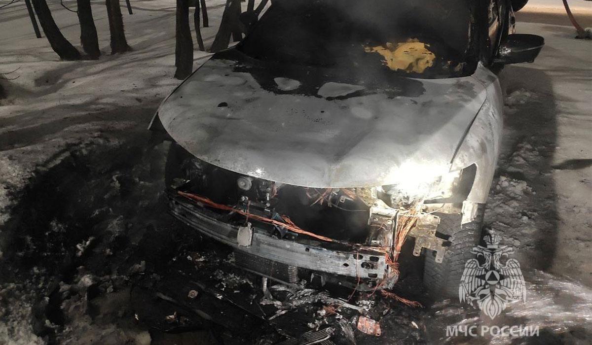 В Мончегорске сгорели 2 автомобиля