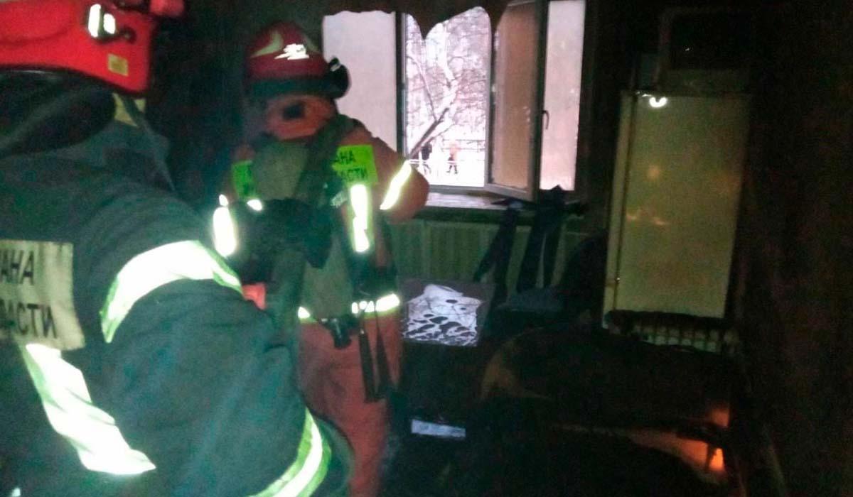 Одного человека спасли во время пожара в доме на Баумана в Мурманске