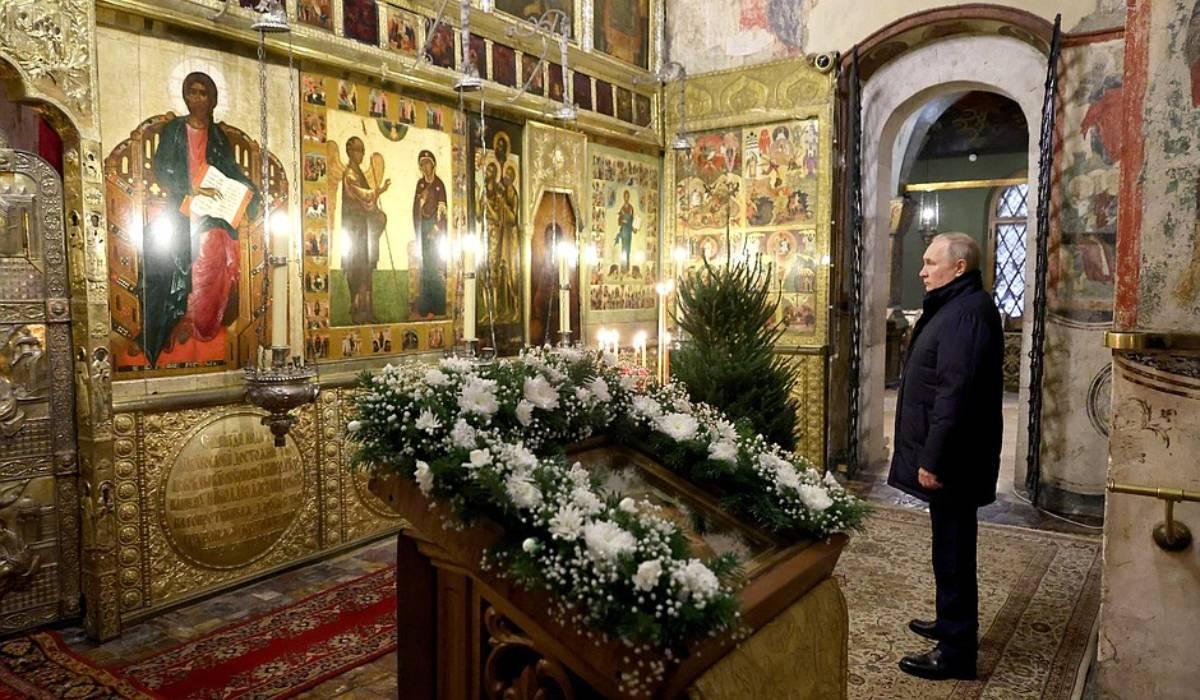 Владимир Путин поздравил россиян и православных верующих с Рождеством Христовым