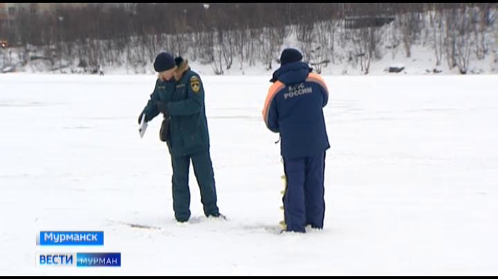 В Мурманске проверили толщину льда на озерах Семеновском и Среднем