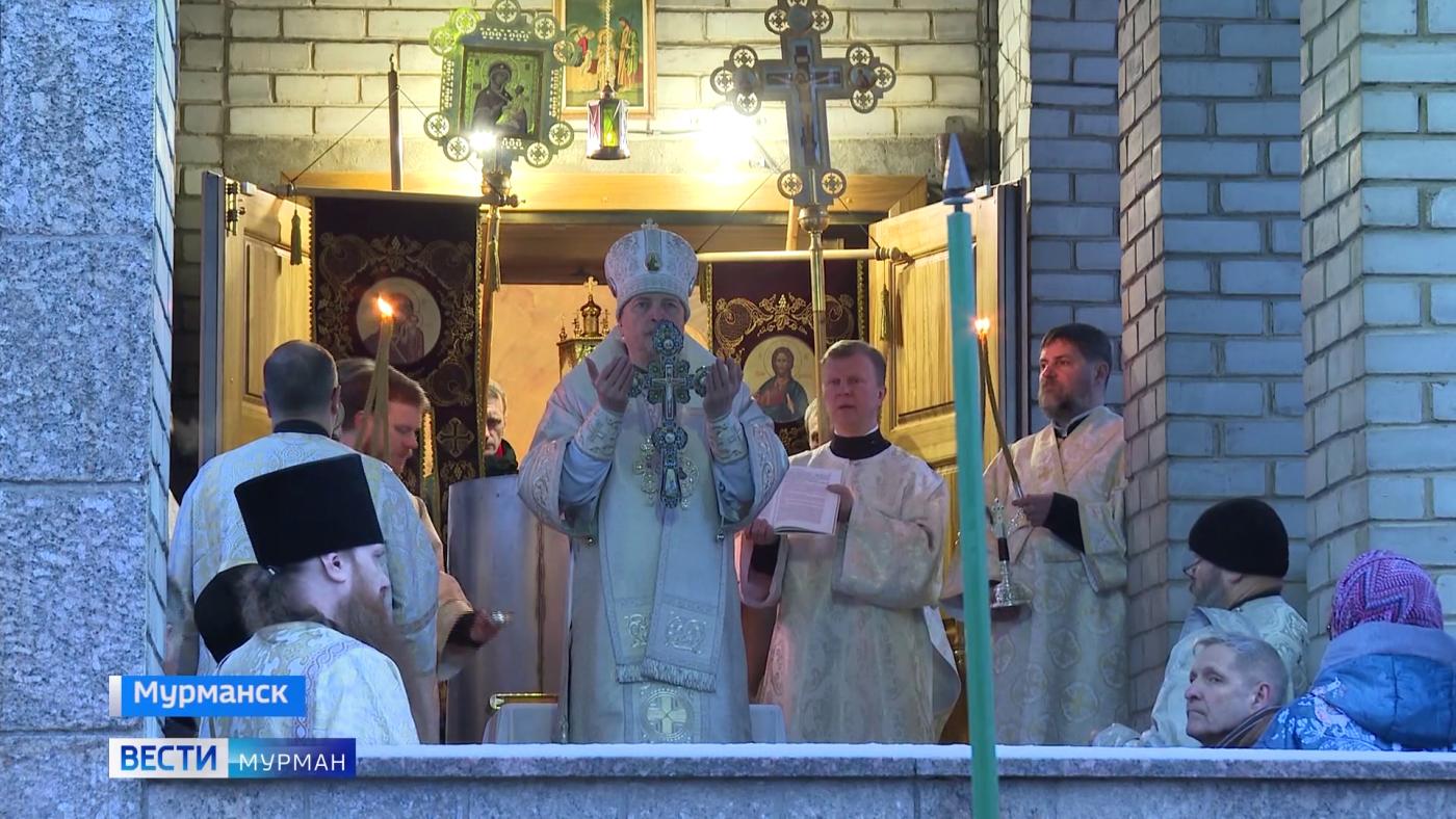 В Свято-Никольском кафедральном соборе Мурманска прошла праздничная служба