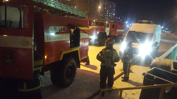 Из дома в Оленегорске в результате пожара спасли 8 человек
