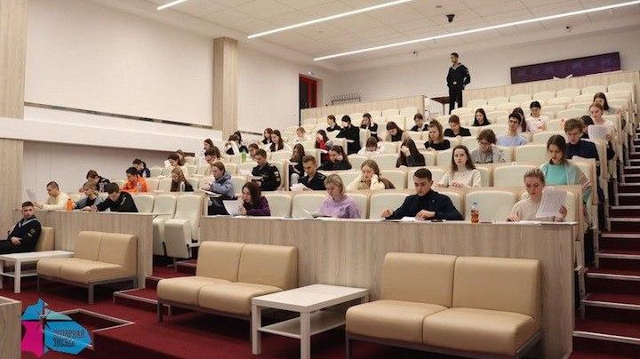 Более 120 заполярных старшеклассников принимают участие в этапе всероссийской олимпиады по обществознанию