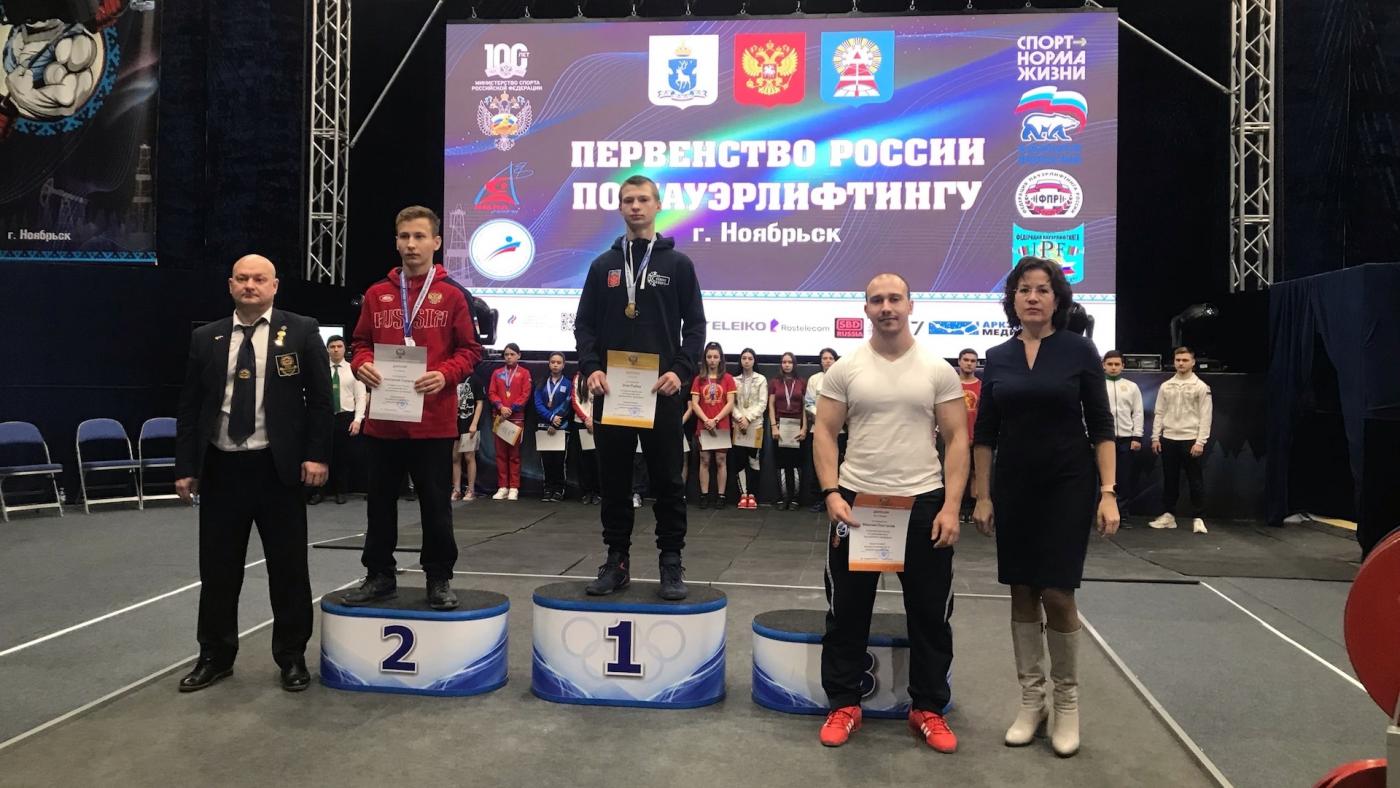 Олег Рыбка из Мурманской области одержал победу в соревнованиях по пауэрлифтингу в ЯНАО