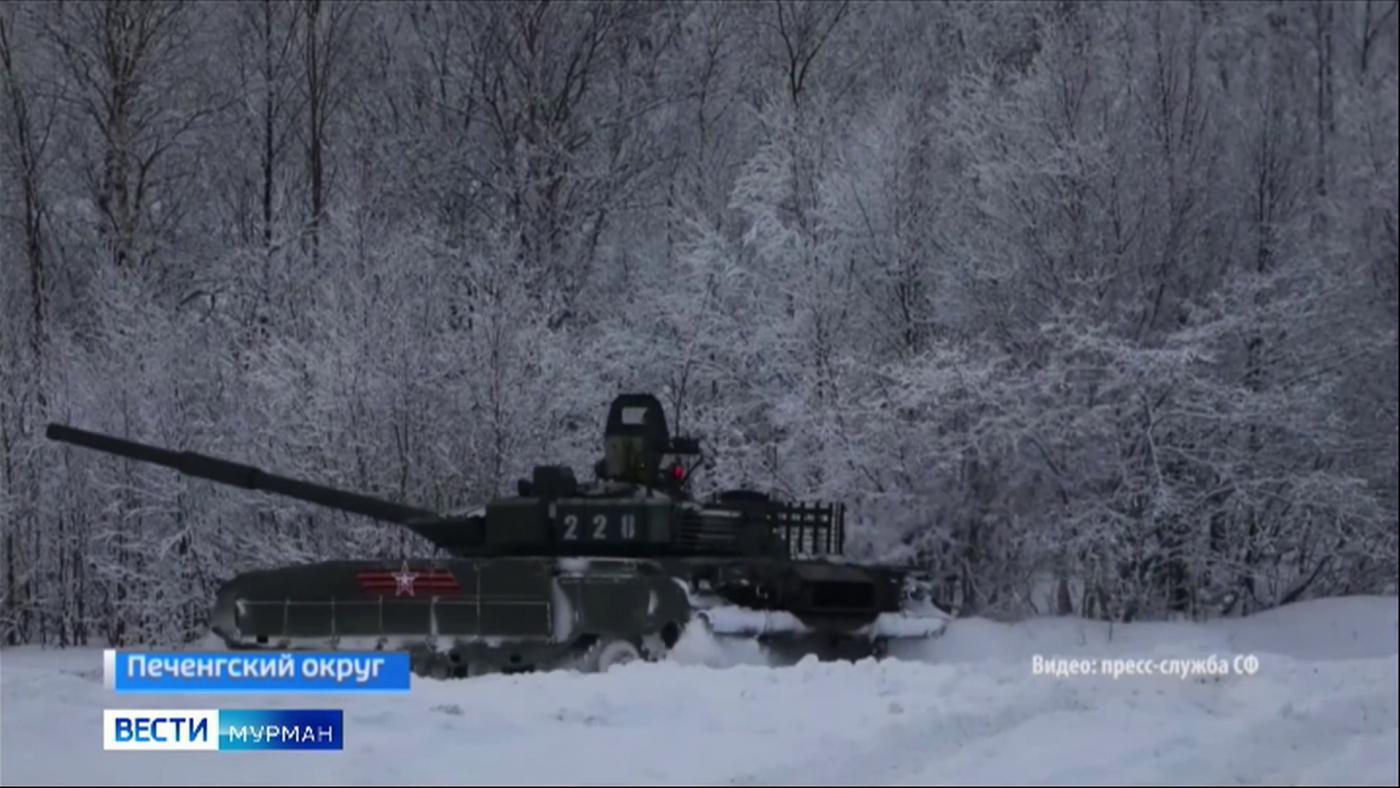 Бойцы арктической мотострелковой бригады Северного флота приступили к занятиям по танковой подготовке