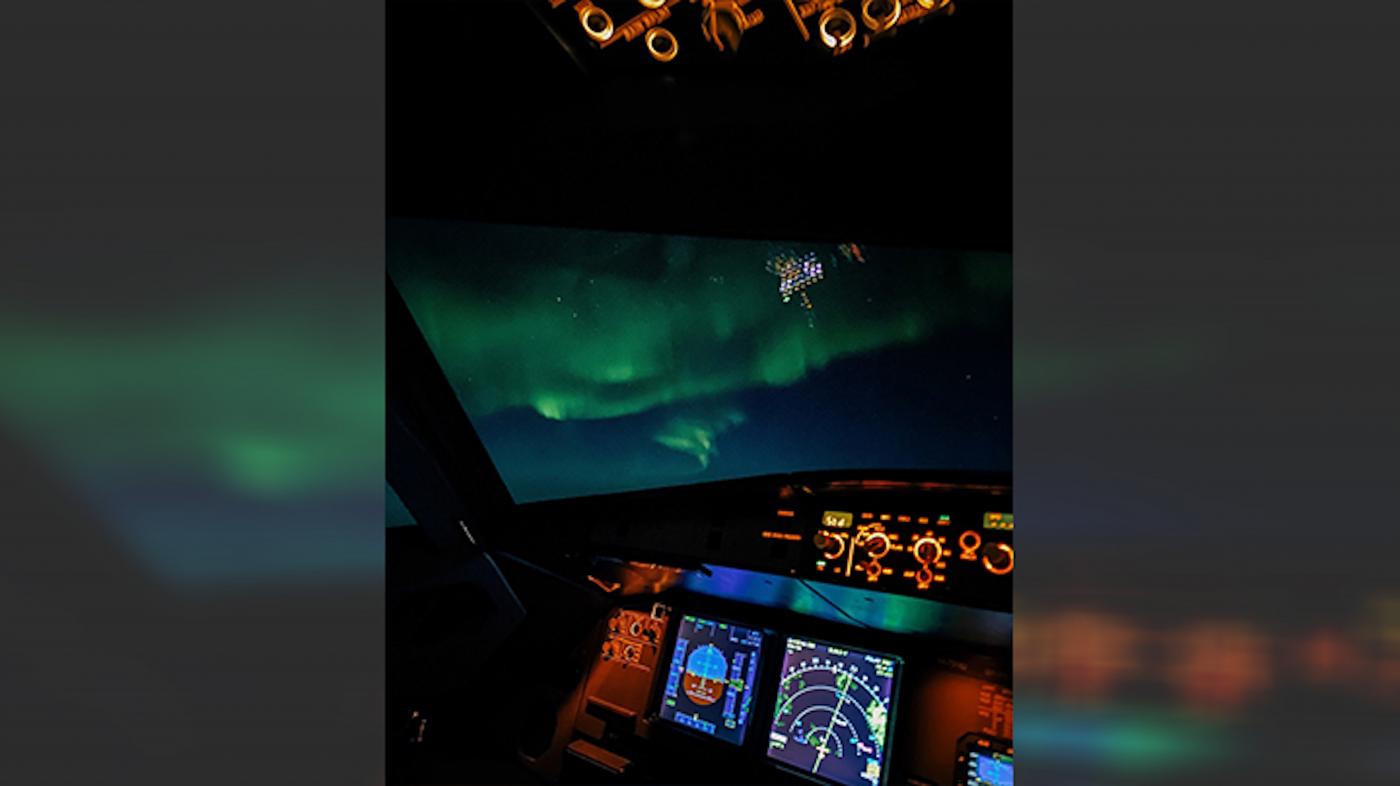 Пролетая над Мурманской областью, стюардесса сфотографировала северное сияние