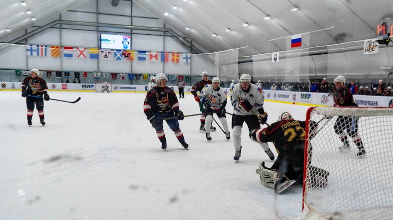 Сборная СФ по хоккею встретилась с мурманчанами на льду в Североморске