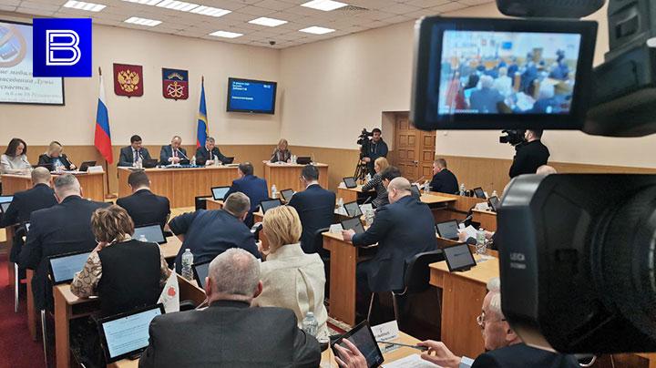 В Мурманской областной думе началось заседание регионального парламента