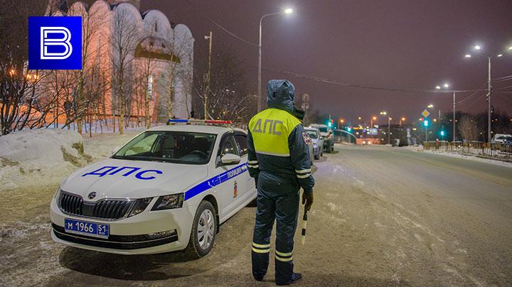 Госавтоинспекторы Оленегорска остановили водителя с поддельными правами
