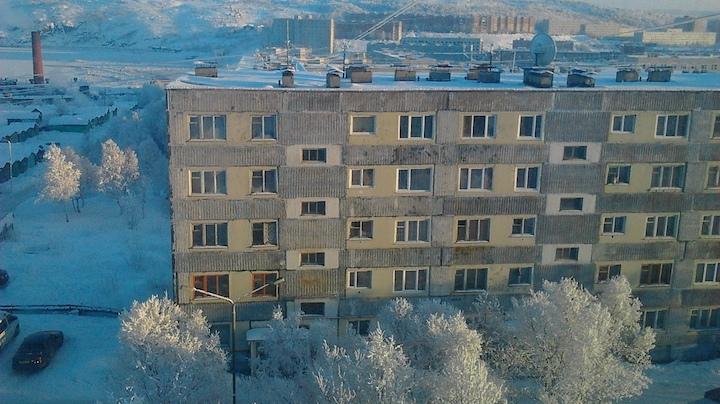 В некоторых домах Росляково 17 марта отключили горячую воду и отопление