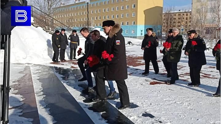 Андрей Чибис и Александр Моисеев почтили память погибших моряков-подводников