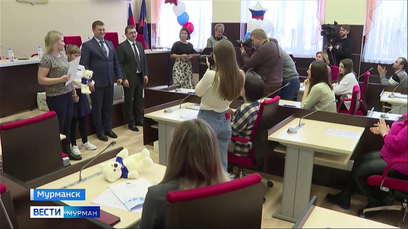 Еще 43 молодые семьи в Мурманске получили сертификаты на улучшение жилищных условий
