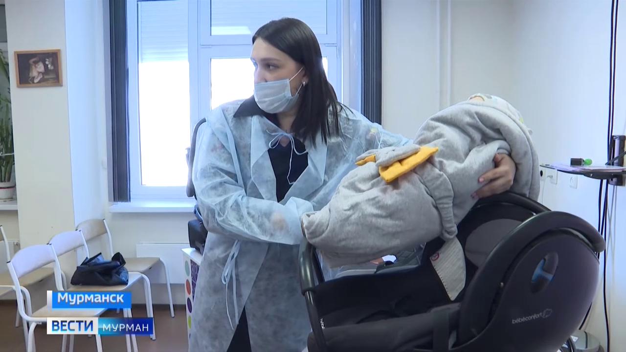 В Мурманском областном перинатальном центре продолжаются обучающие занятия для будущих мам