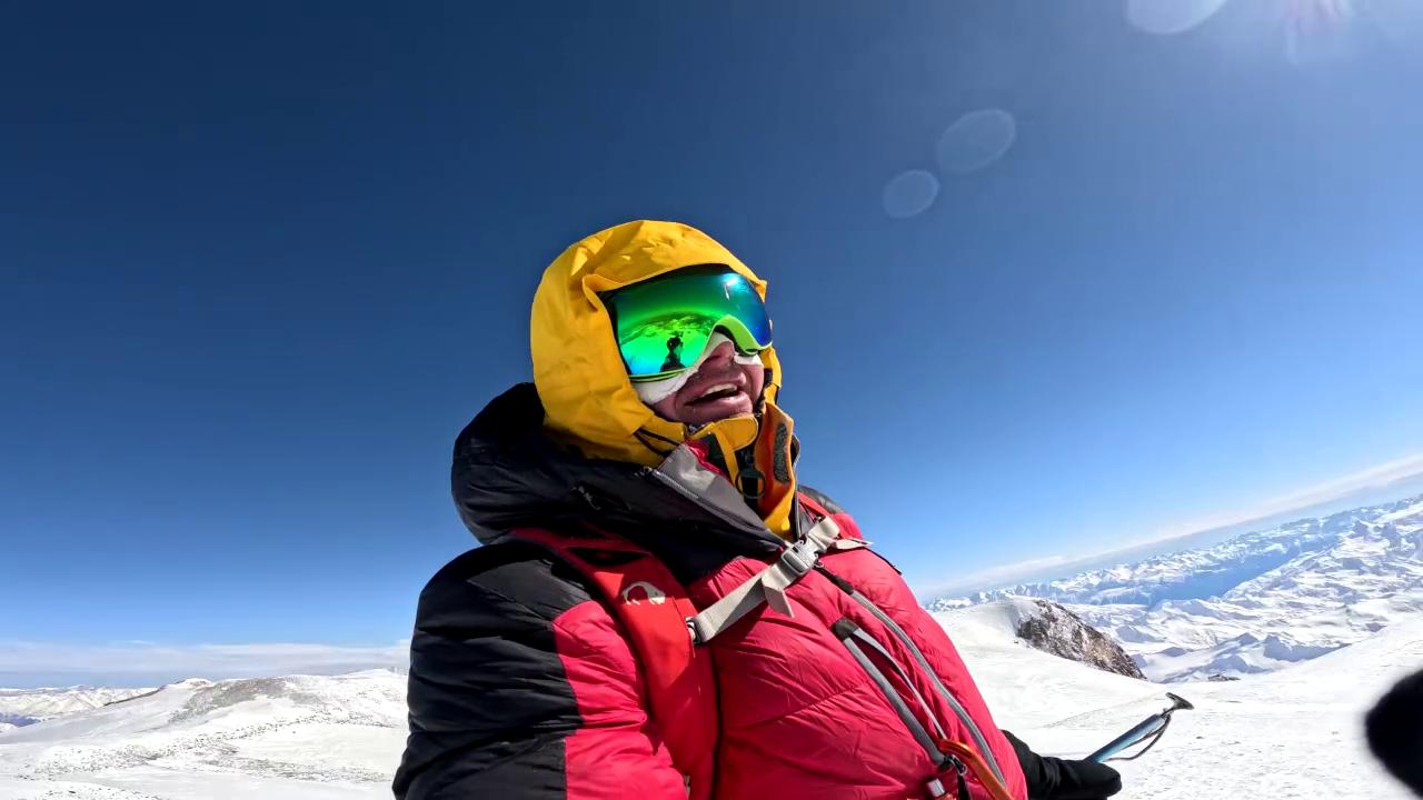Житель Мончегорска покорил вершину Эльбруса