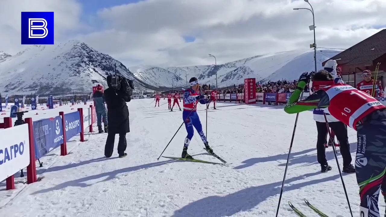 Александр Большунов стал победителем гонки преследования Кубка России по лыжным гонкам в Кировске