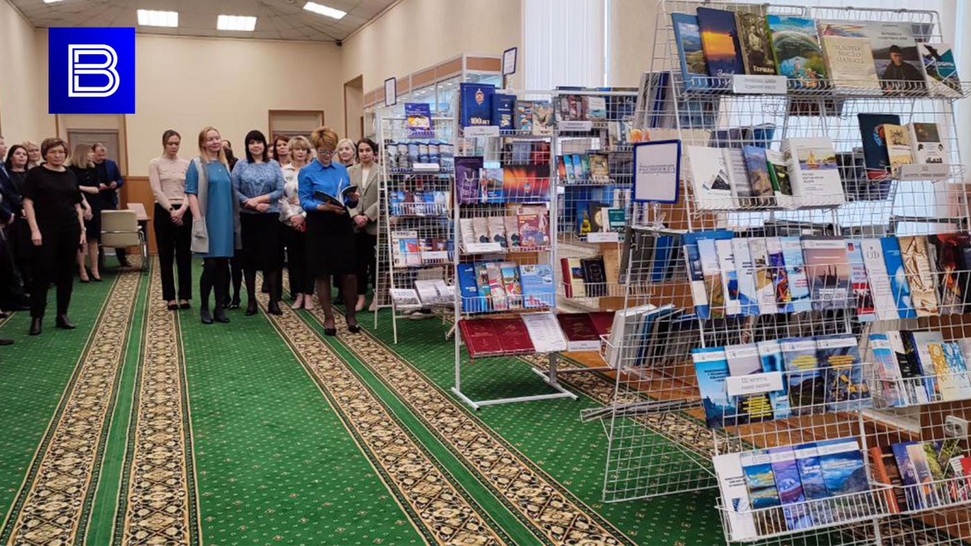 В Мурманской областной думе открылась книжная выставка