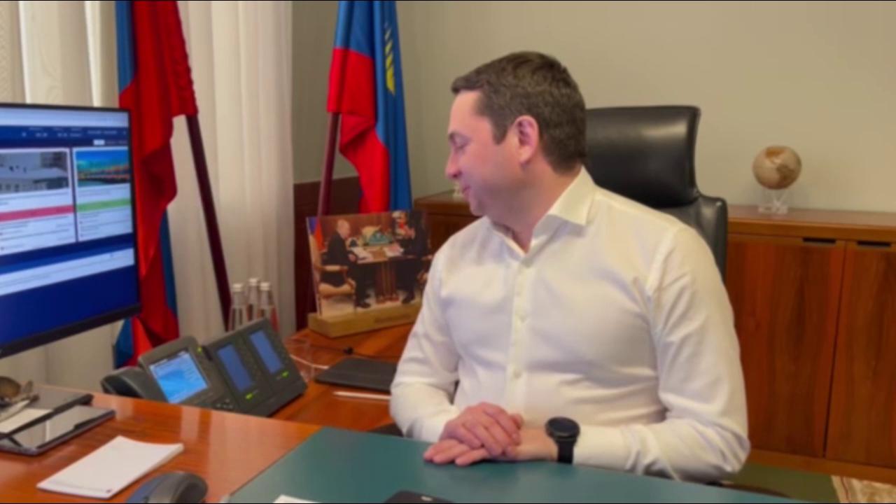 Андрей Чибис поздравил с Днем космонавтики работавшего с Гагариным авиамеханика