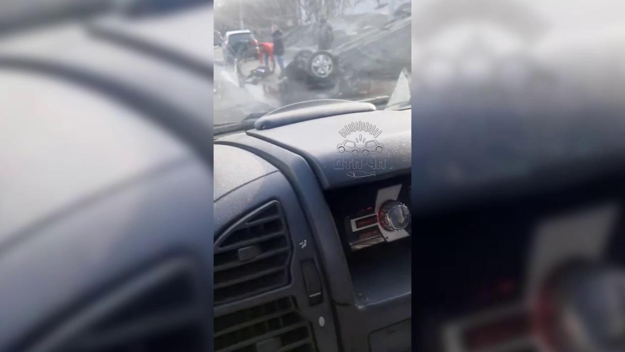 Двух человек госпитализировали после ДТП на Верхне-Ростинском шоссе в Мурманске