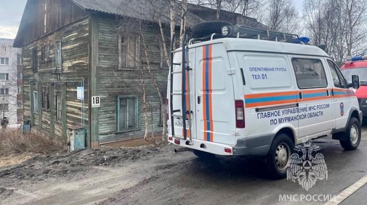Из горящей &quot;деревяшки&quot; в Мурманске спасли двух человек и эвакуировали троих