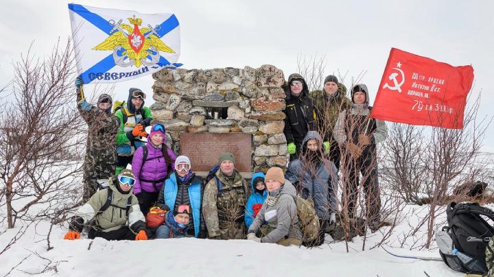 Лыжный поход по местам боевой славы: мурманские патриоты поднялись на высоту &quot;Челнок&quot;