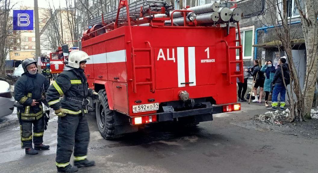 На этот раз обошлось: на Кирова в Мурманске потушили пожар в подъезде