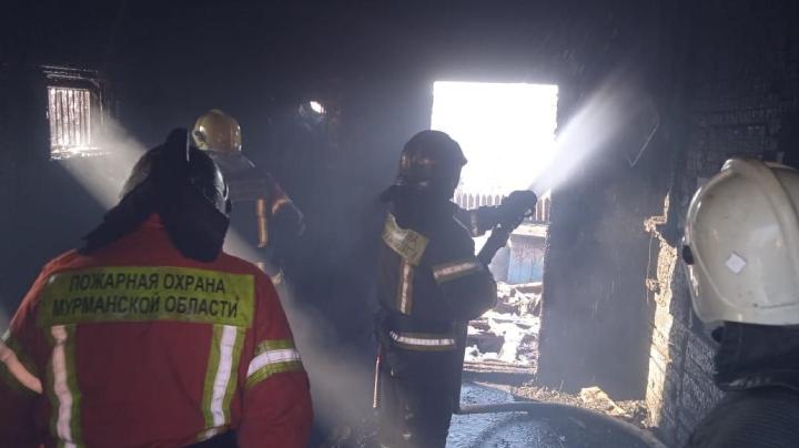 В Кандалакше ночью сгорело одноэтажное здание