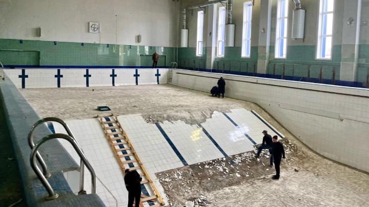 В плавательном бассейне Оленегорска начался капитальный ремонт 