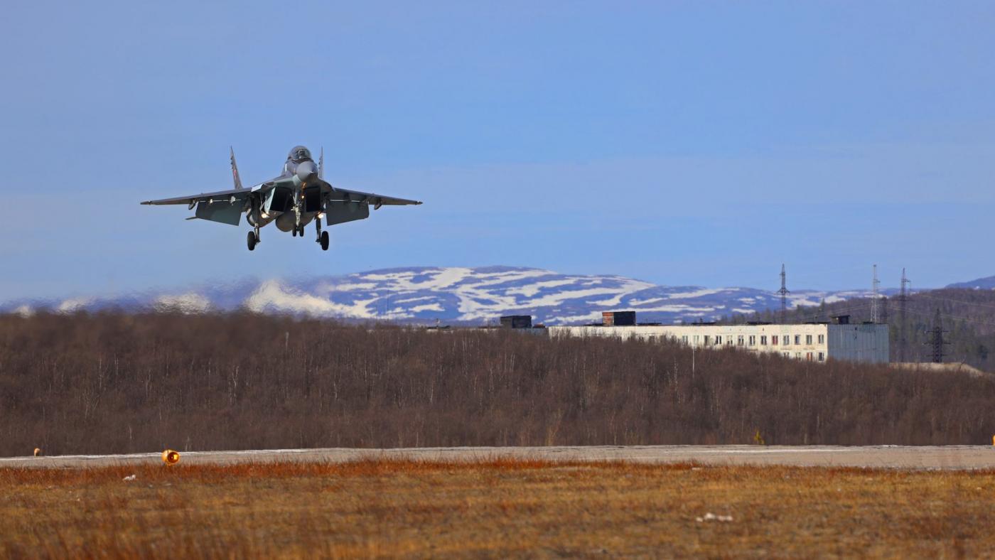 Летчики МиГ-29К поразили воздушные цели условного противника над морскими полигонами Кольского Заполярья