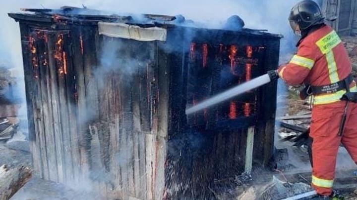 В Кировске сгорела деревянная постройка
