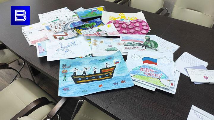Участникам СВО передадут рисунки и письма от детей и членов семей сотрудников аэропорта Мурманск