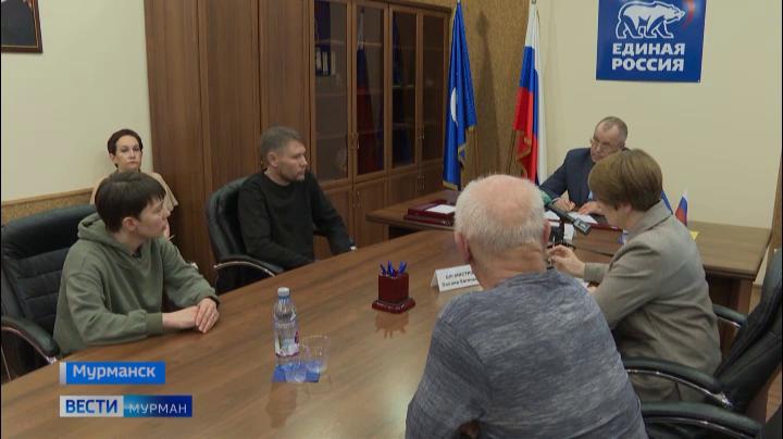 Председатель Мурманской областной думы Сергей Дубовой провел прием граждан 