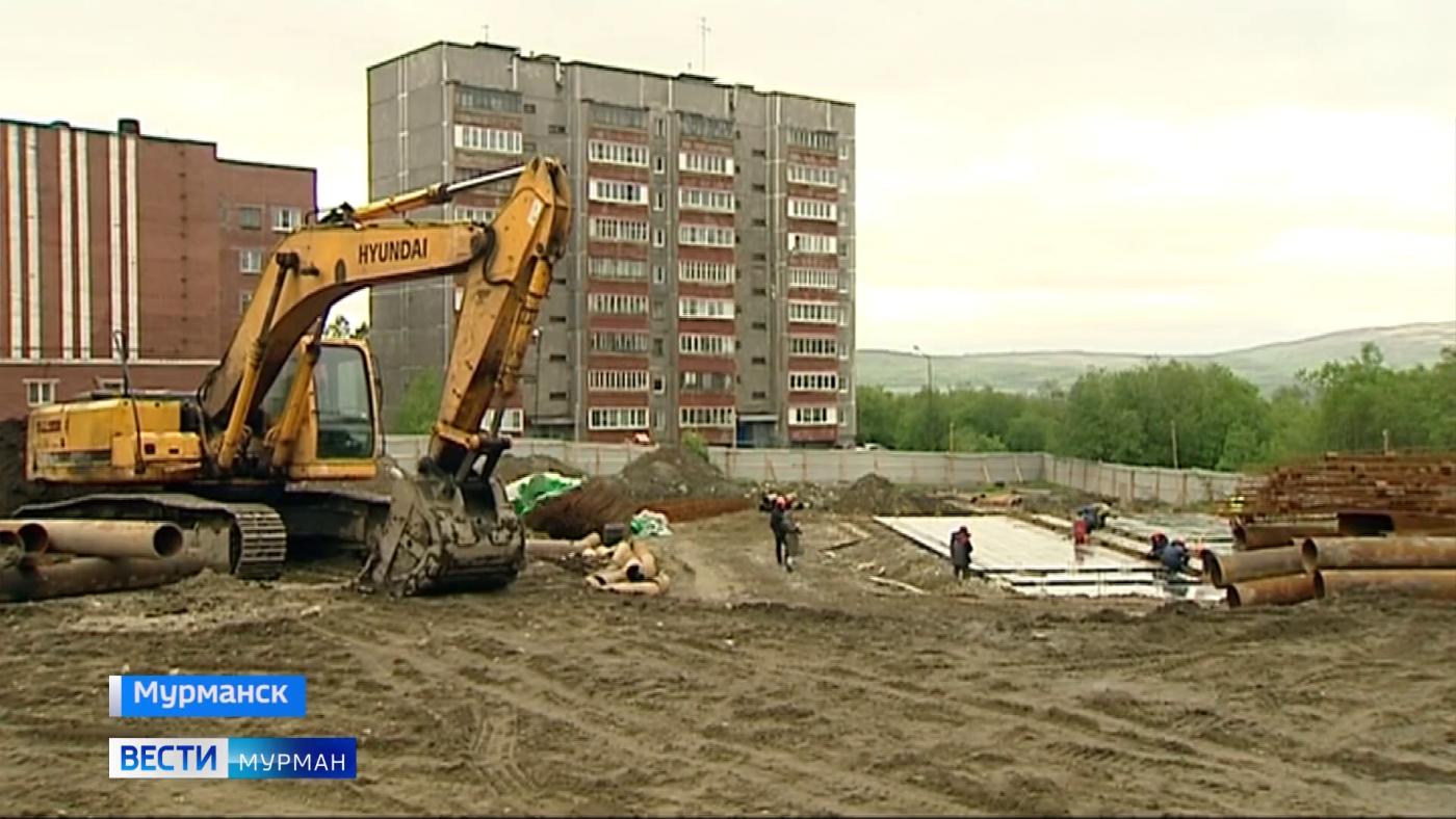 В Мурманске на улицах Бредова и Успенского продолжается строительство многоквартирных домов