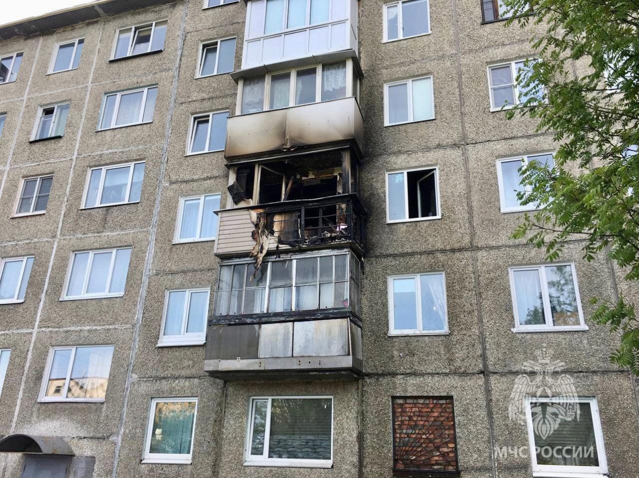Пожар уничтожил балкон жилого дома в мурманской шестиэтажке