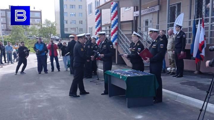 Морякам-подводникам в Гаджиево вручили ключи от новых квартир