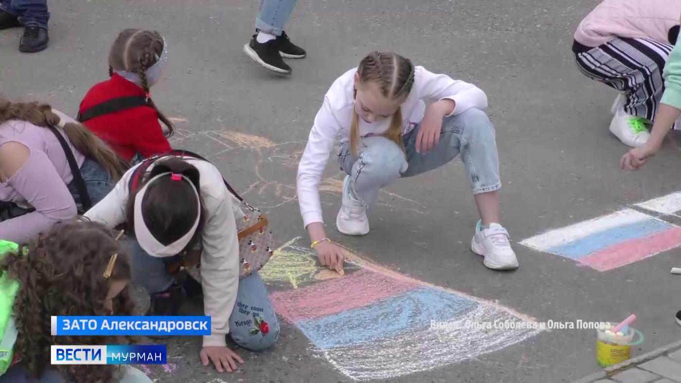 Активисты &quot;Движения первых&quot; приняли участие в праздновании Дня России