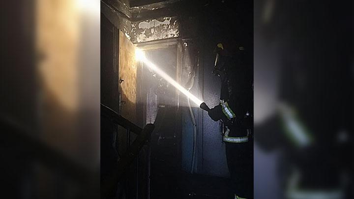 В Апатитах при пожаре в жилом доме спасли человека