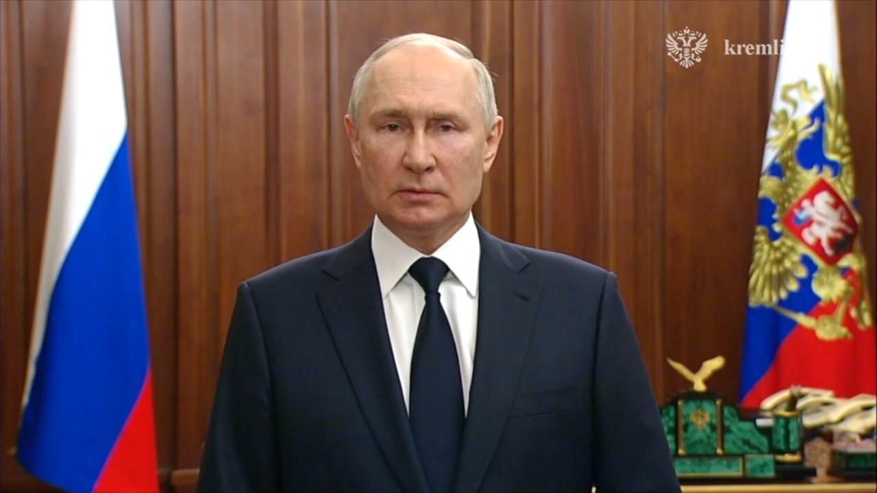 Путин поблагодарил россиян за выдержку, сплоченность и патриотизм