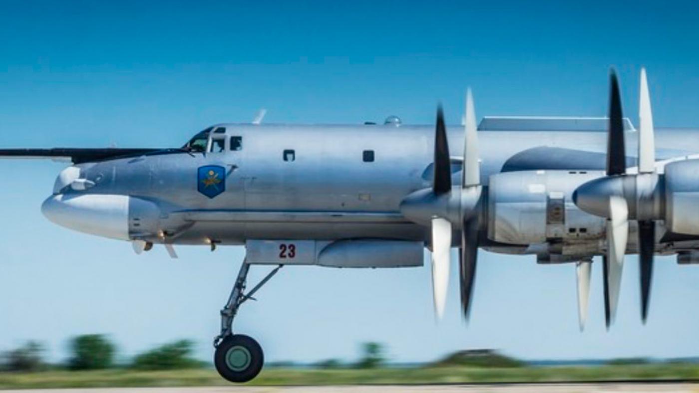 Экипажи дальней авиации проводят летно-тактические учения в Мурманской области