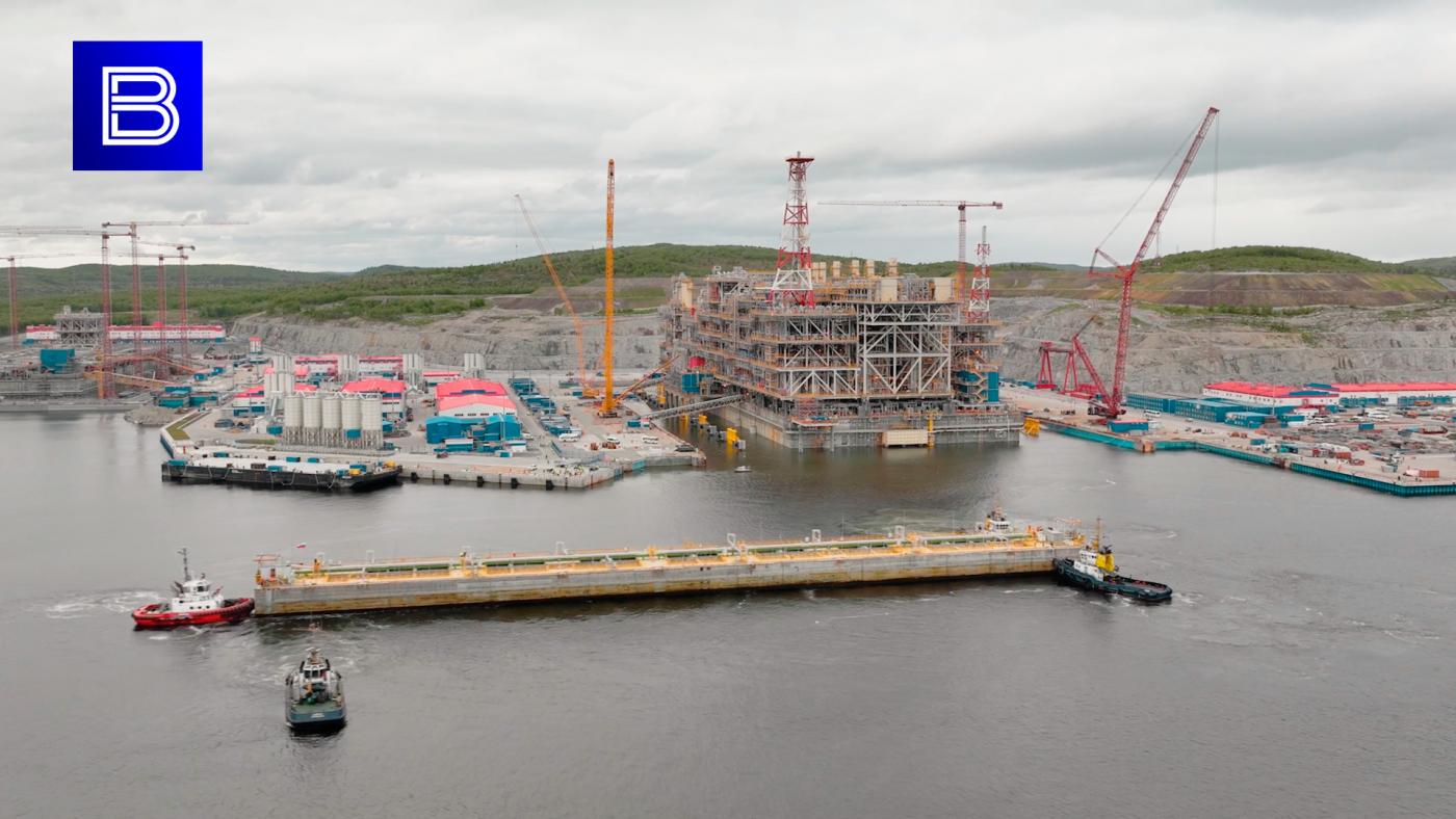 Путин осмотрел цеха Центра строительства крупнотоннажных морских сооружений &quot;НОВАТЭКа&quot; в Белокаменке