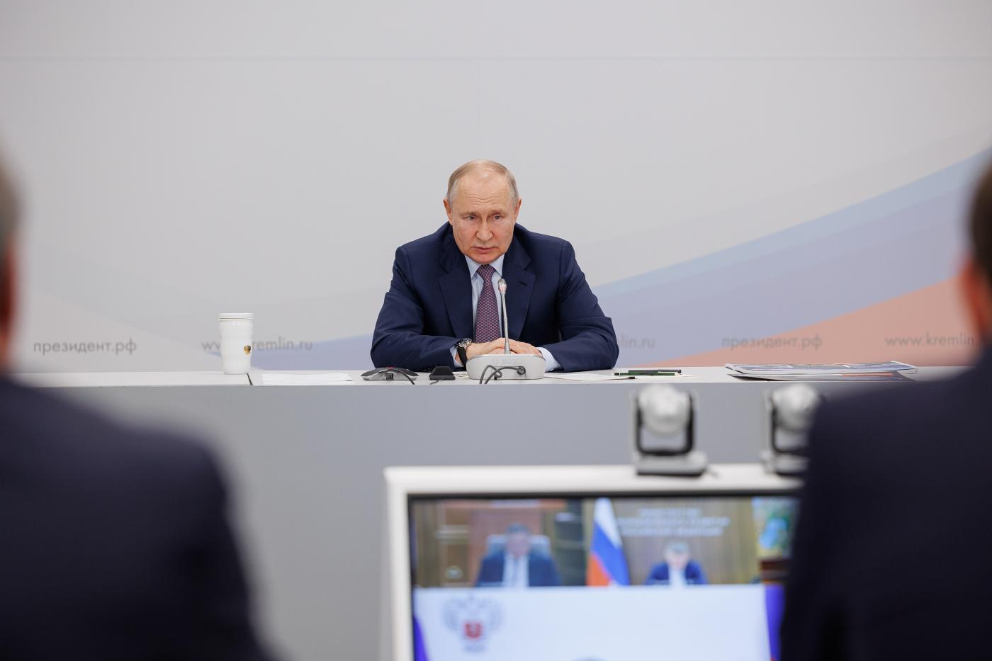 Владимир Путин дал поручение отремонтировать в Североморске Дом офицеров, больницу и стадион
